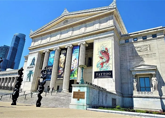 Mccormick Place 2br Spacious Corner Unit With Optional Parking Sleeps 6 Guests Near Soldier Field And Grant Park Chicago