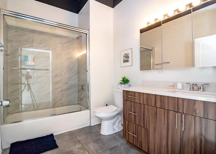 Mccormick Place 2br Spacious Corner Unit With Optional Parking Sleeps 6 Guests Near Soldier Field And Grant Park Appartamento *