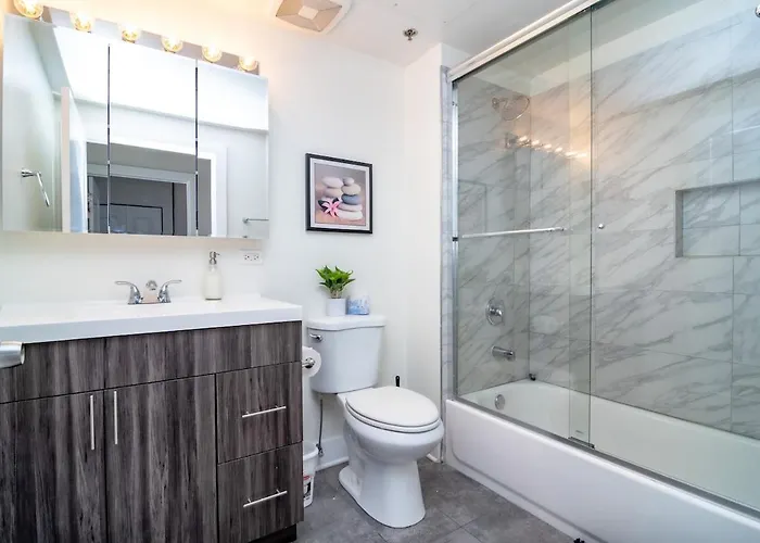 Mccormick Place 2br Spacious Corner Unit With Optional Parking Sleeps 6 Guests Near Soldier Field And Grant Park Appartamento *