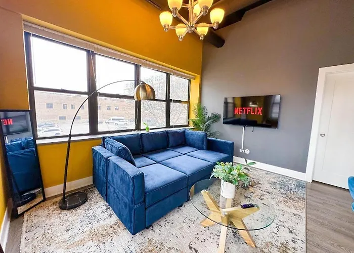 Mccormick Place 2br Spacious Corner Unit With Optional Parking Sleeps 6 Guests Near Soldier Field And Grant Park *